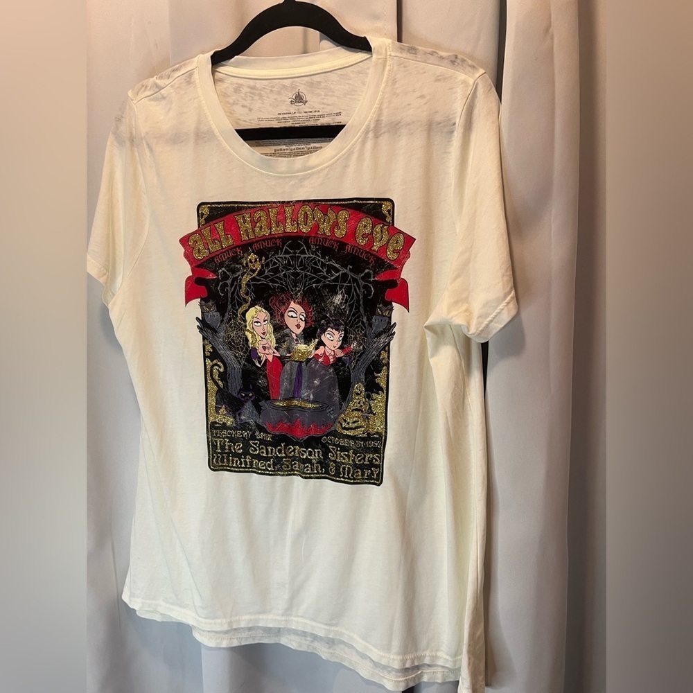 Disney White and Red Short Sleeve Tee with Graphic Print Sanderson Sisters Large - Picture 2 of 5
